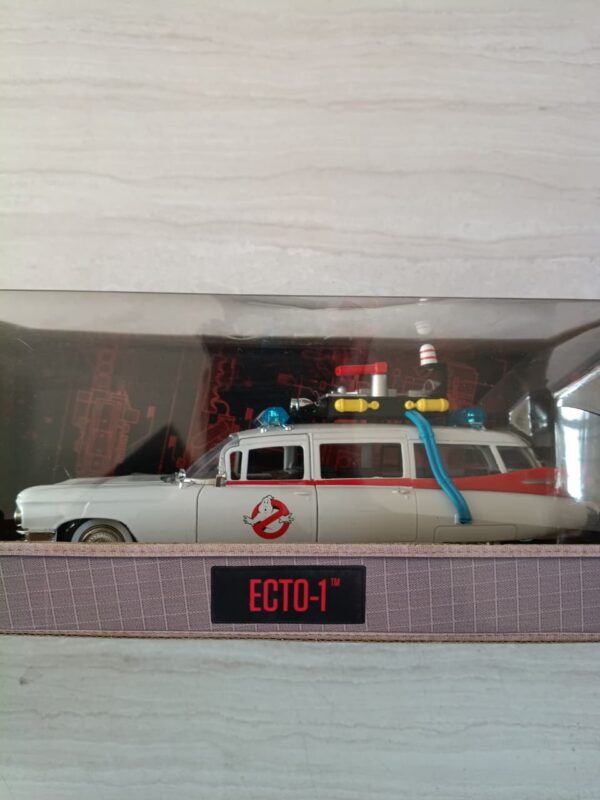 WhatsApp-Image-2026-06-17-at-15.01.181.jpeg COL003.- Carro Coleccionable Cazafantasmas Ghostbusters Ecto-1 – Modelo a Escala 1:24